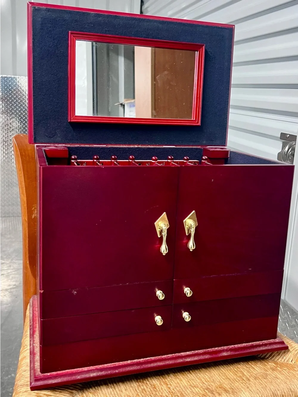 Lori Greiner “At Ypur Ease” expandable cherry Jewelry Box